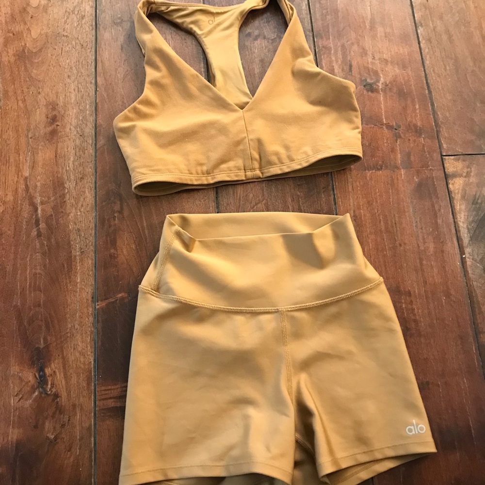 Alo yoga bra and shorts set caramel